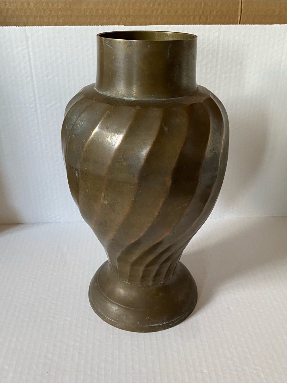 Vintage Decorative Brass Vase With Ribbed Spiral Design 11” 4lbs Home Decor